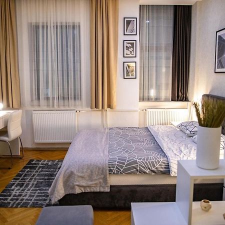 Cubic Central Lux Ni Extérieur photo