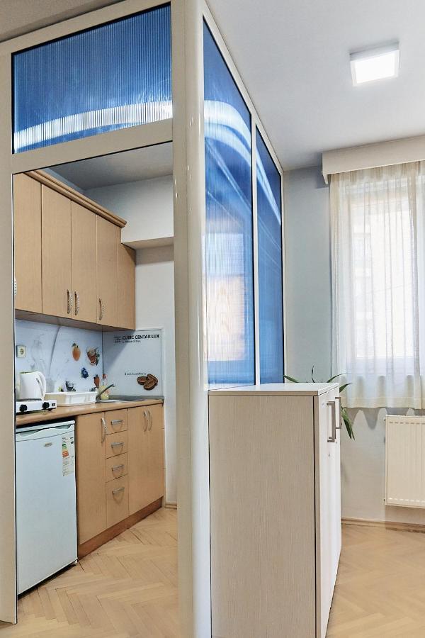 Cubic Central Lux Ni Extérieur photo